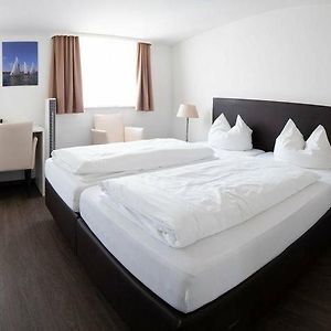 Zimmer mit Kingsize-Bett